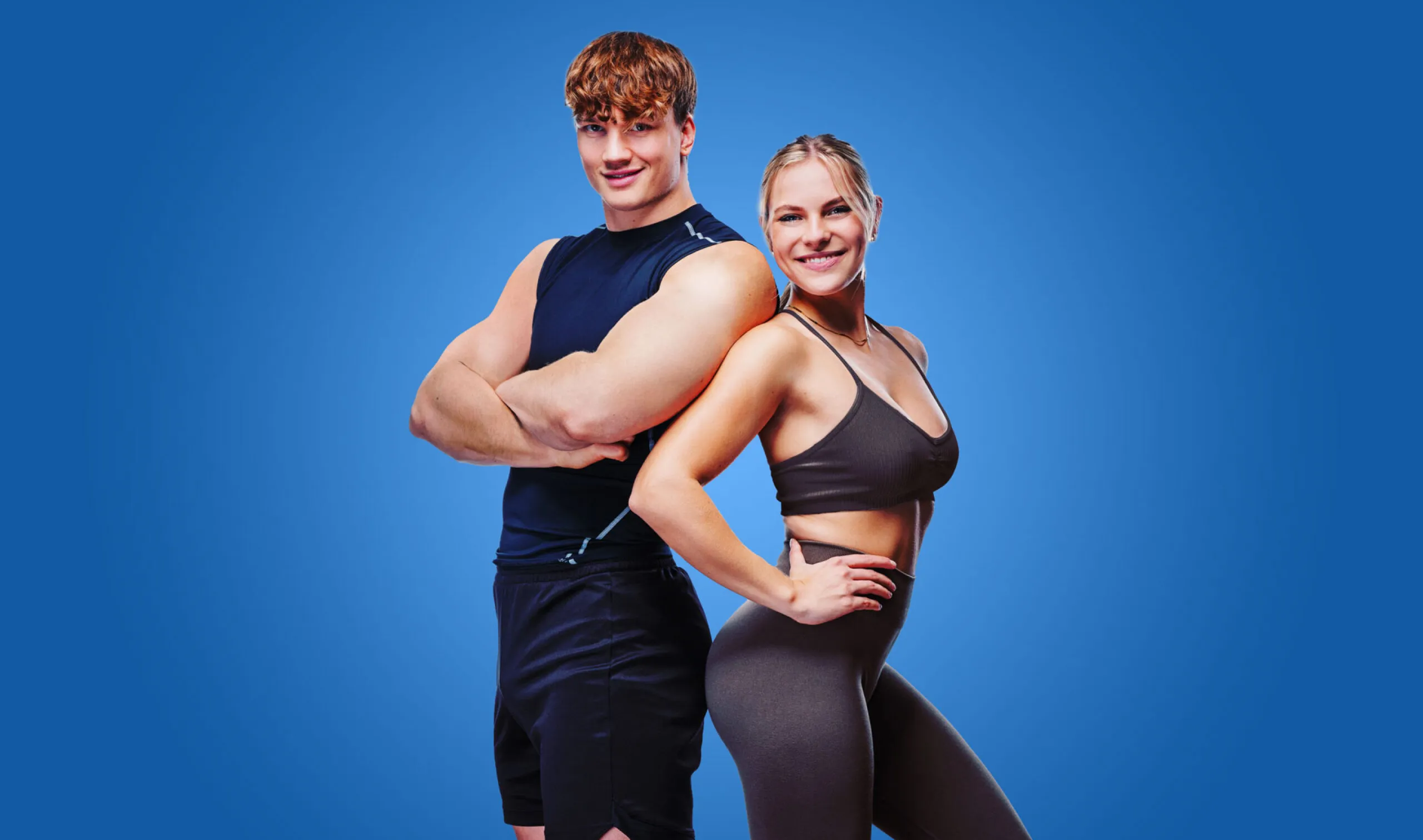 Mężczyzna i kobieta wykonują trening siłowy na Siłowni Total Active Fitness Club Krosno