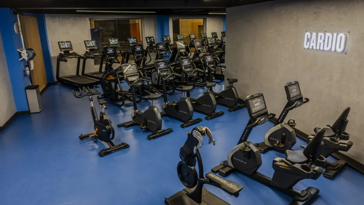 Rowery i bieżnie w strefie cardio