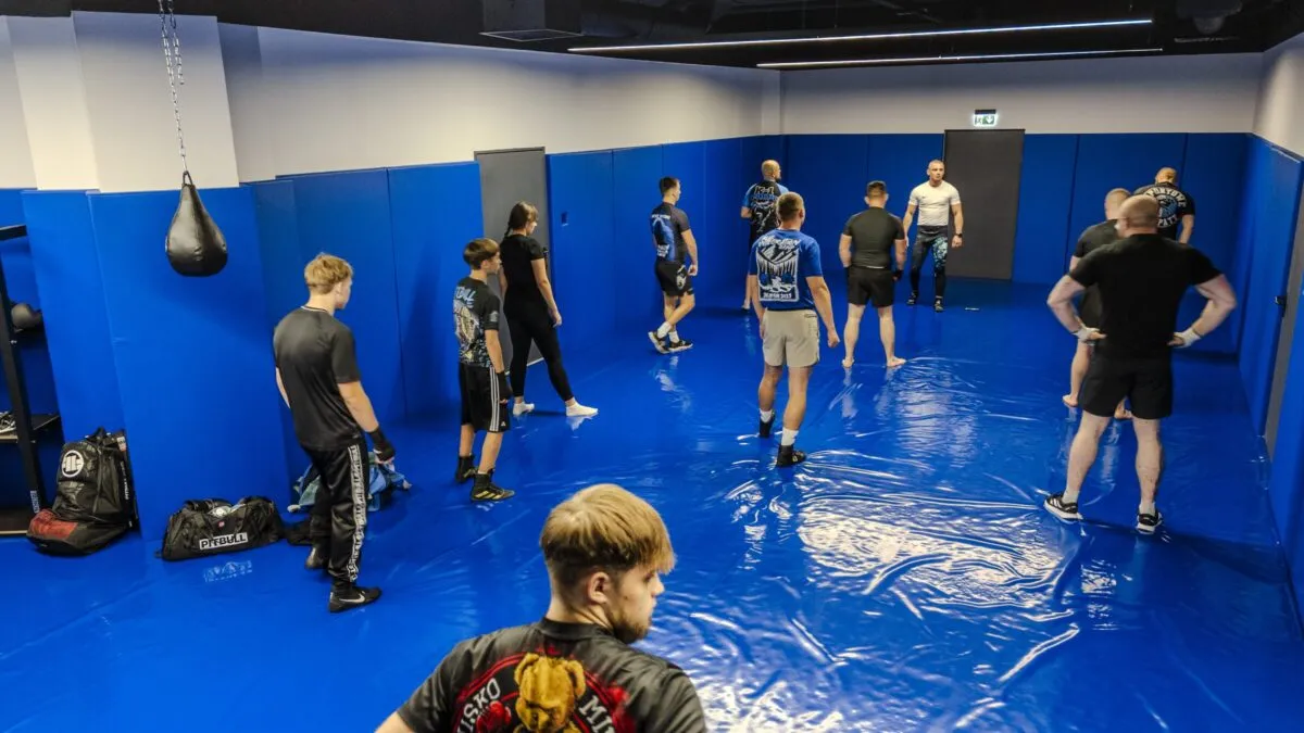 Trening sportów walki na macie