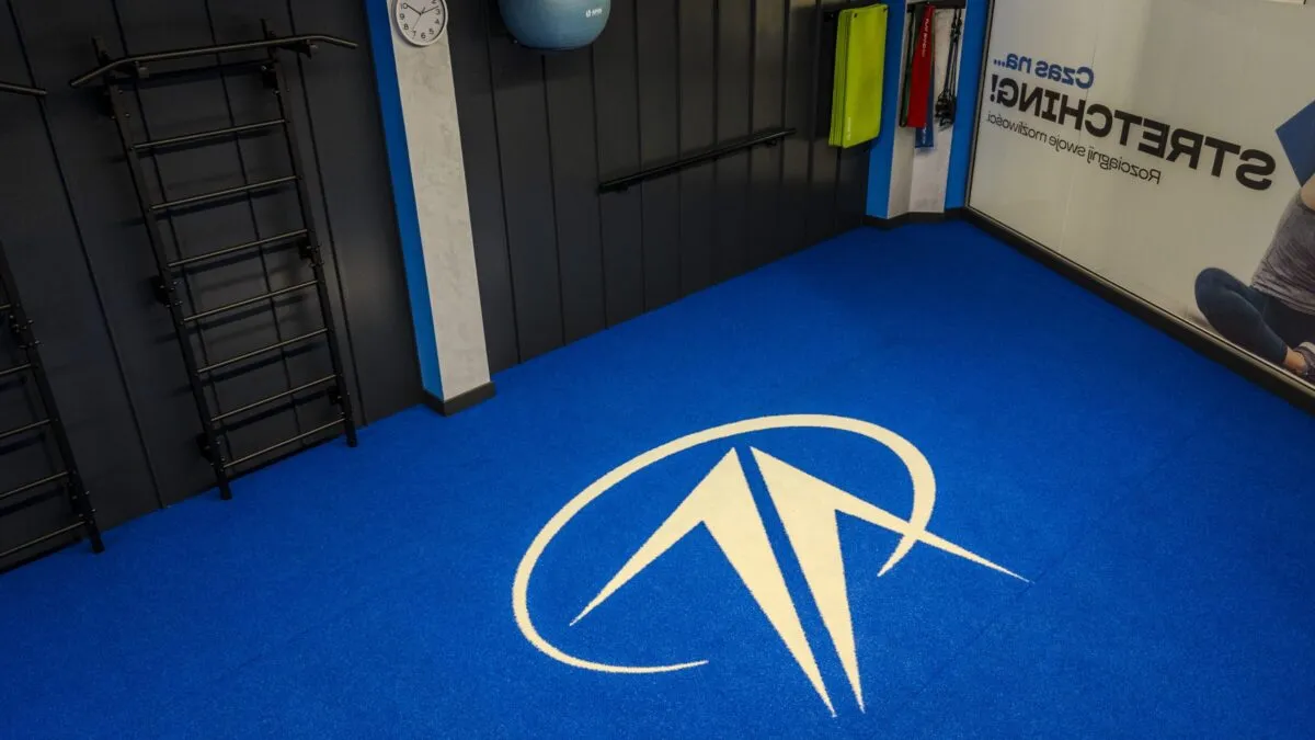Strefa stretchingu z logo Total Active